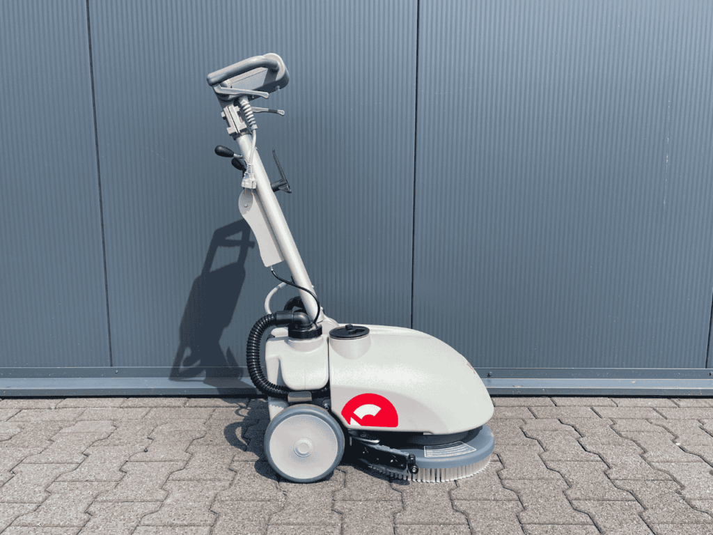 Comac Vispa 35E schrobzuigmachine