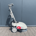 Comac Vispa 35E schrobzuigmachine