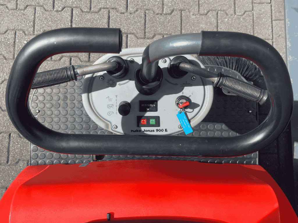 Hako Jonas 900 E te koop