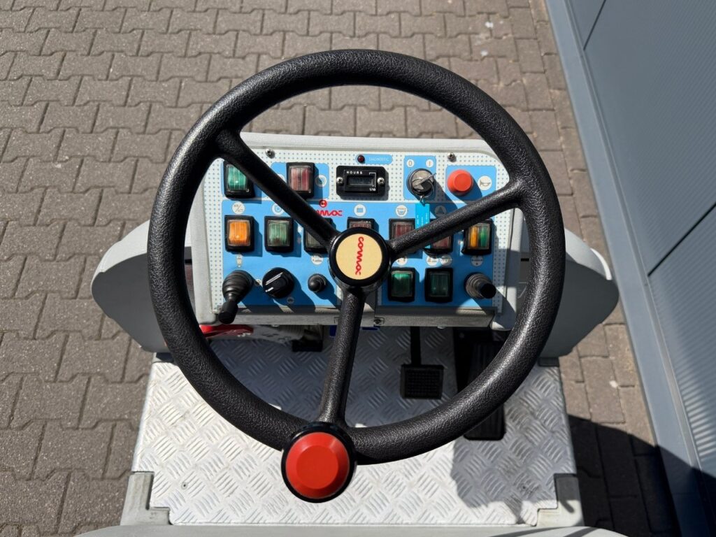 Comac Ultra 85B schrobzuigmachine