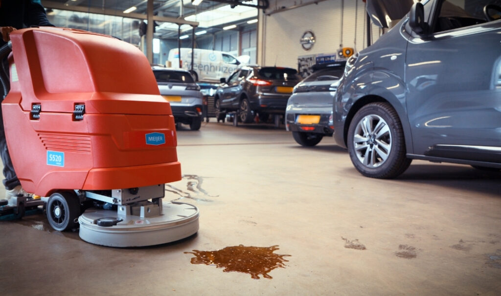 Autogarages vlekken verwijderen