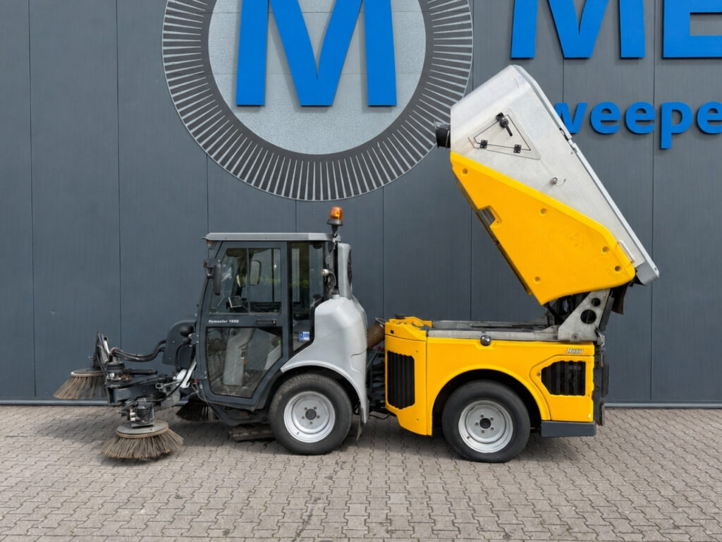 Hako Citymaster 1600 sweeper