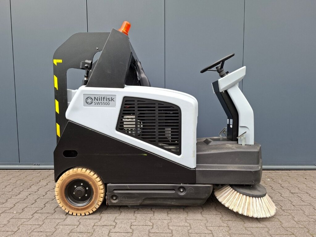 Nilfisk SW5500 sweeper