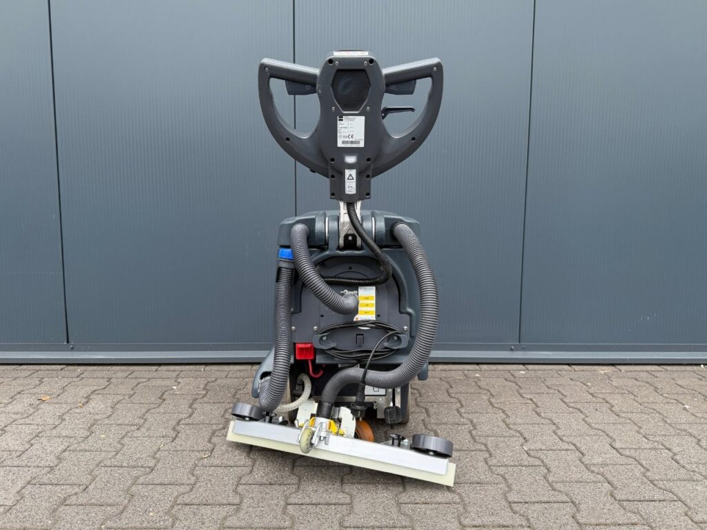 Taski Swingo 455B scrubber