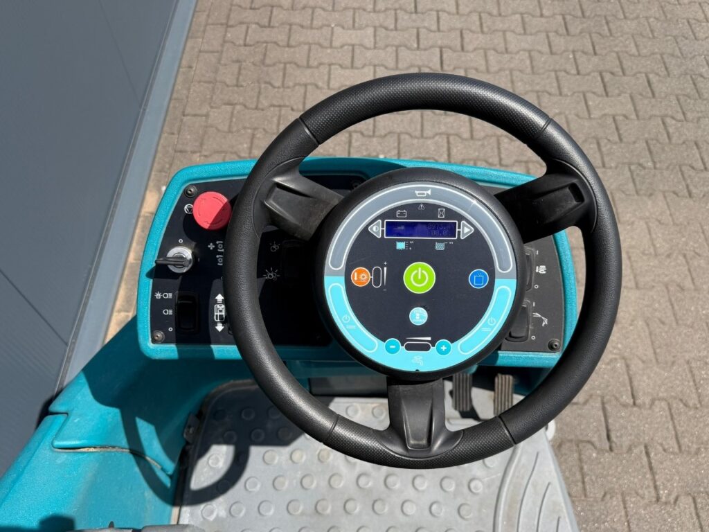 Tennant T16 scrubber