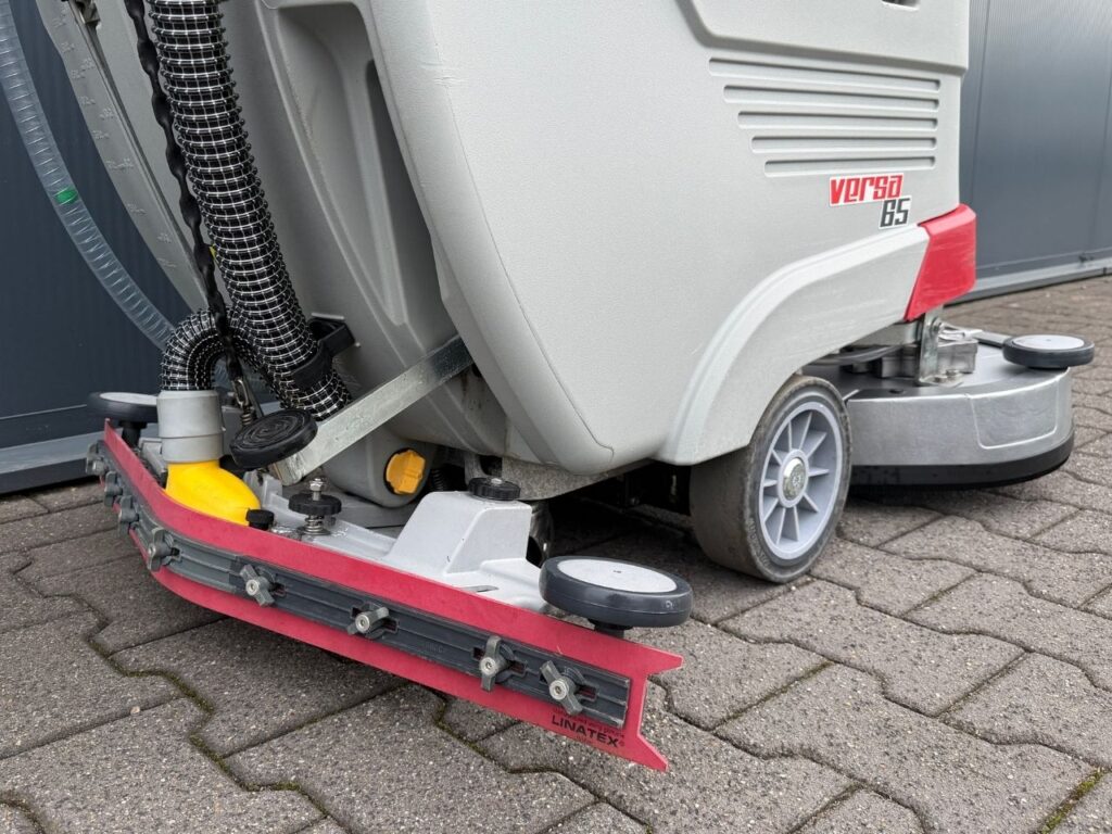 Comac Versa 65 BT scrubber